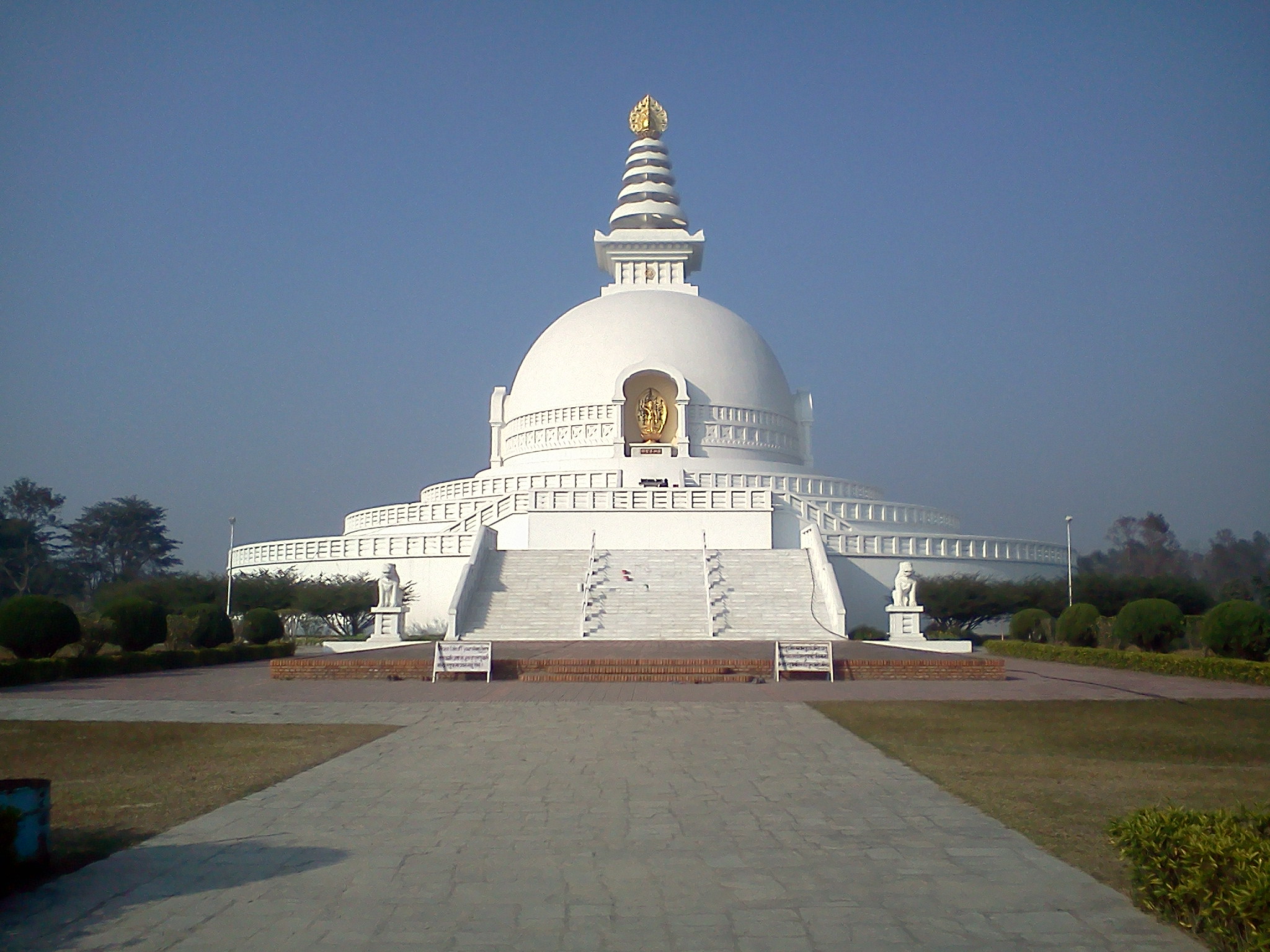 http://maynabelle.files.wordpress.com/2012/01/world-peace-pagoda.jpg